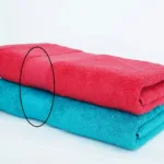 Γιατί οι πετσέτες μπάνιου έχουν λωρίδα;