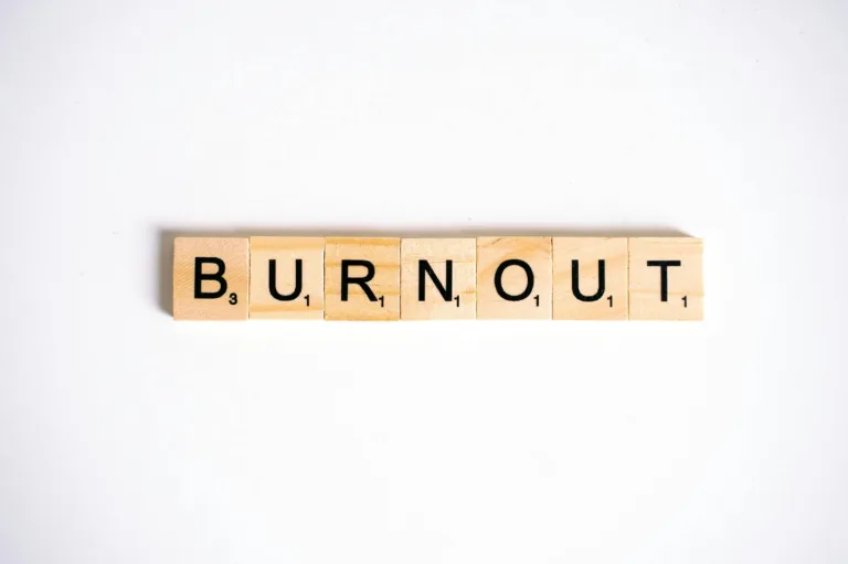 Υπερκόπωση ή burnout; Πώς θα το αντιμετωπίσεις;