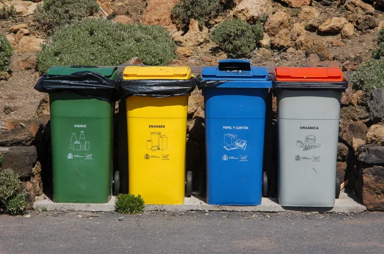 Χρωματιστοί κάδοι απορριμάτων: Τι πετάμε σε κάθε χρώμα