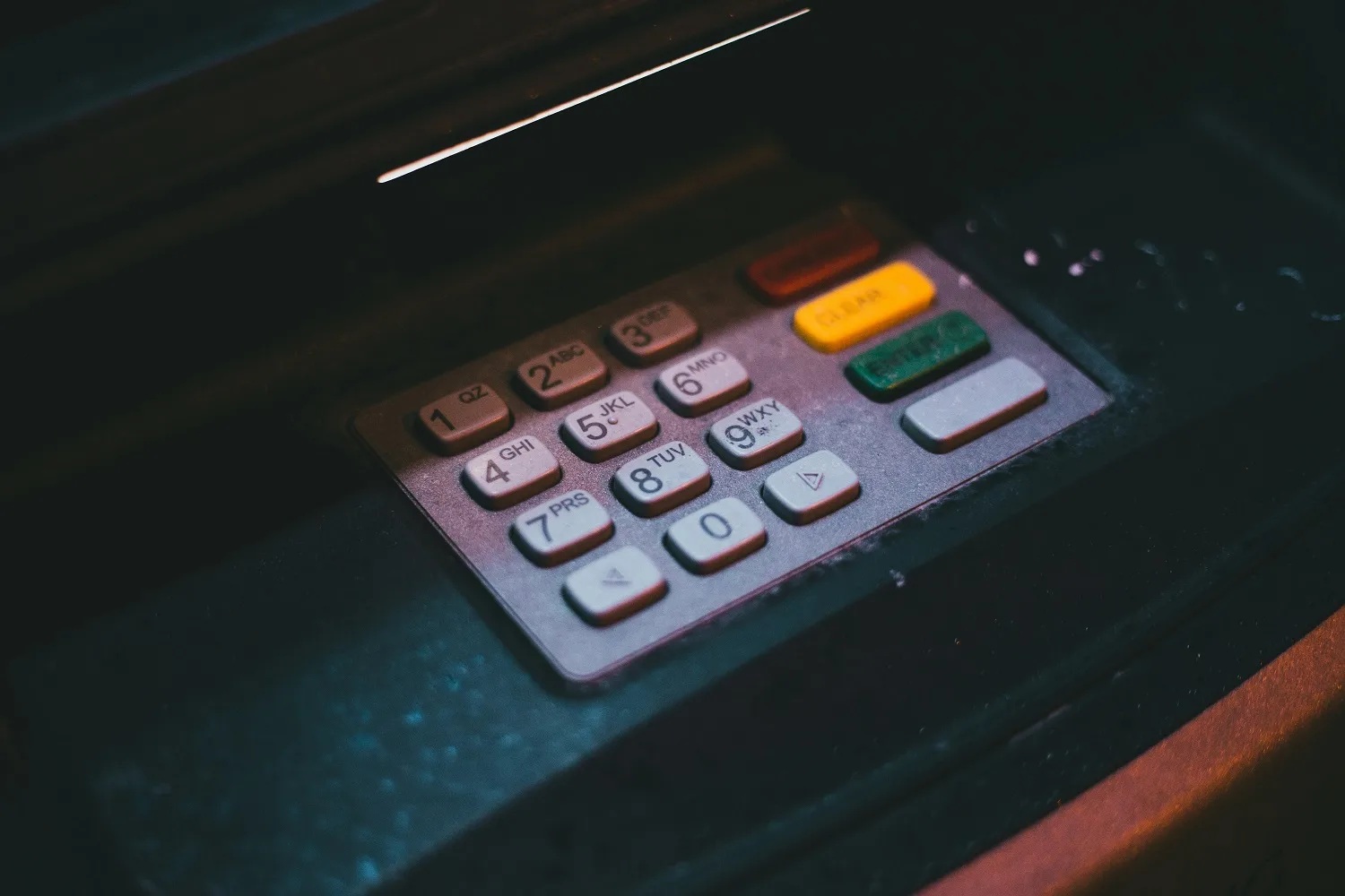 Ξεχνάμε τις κάρτες στα ATM: Πώς θα κάνουμε αναλήψεις από εδώ και πέρα