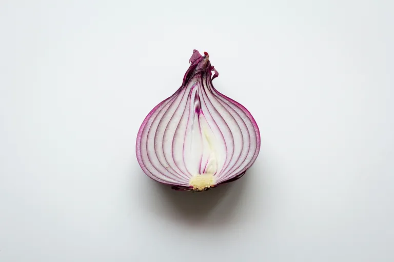 Πώς να «μην κλάψετε ξανά» καθαρίζοντας κρεμμύδια