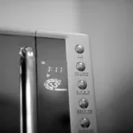 Πώς να καθαρίσετε το εσωτερικό του φούρνου μικροκυμάτων