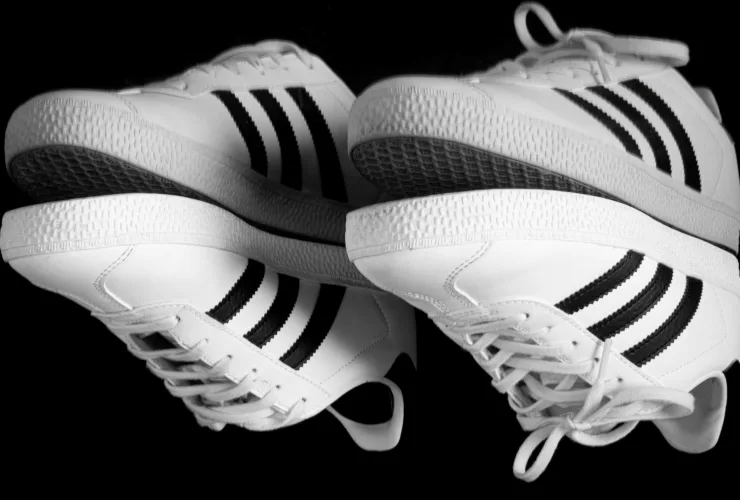 Παπούτσια: Πώς να καθαρίσετε τις λευκές σόλες