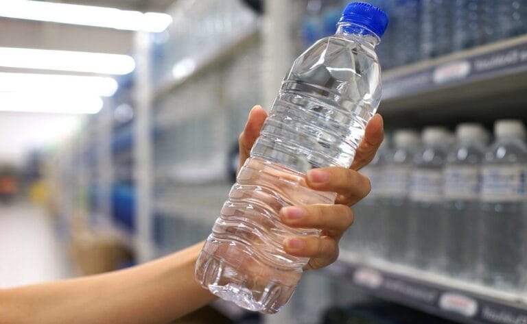 5 κινήσεις για καθαρό επαναχρησιμοποιούμενο μπουκάλι νερού – Τι να αποφεύγετε