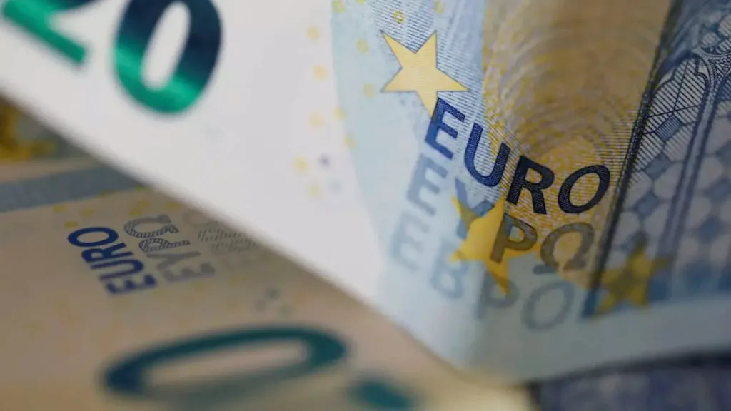 Εθνική Σύνταξη: Πόσα είναι τα «στάνταρ» χρήματα και τι πρέπει να ξέρετε