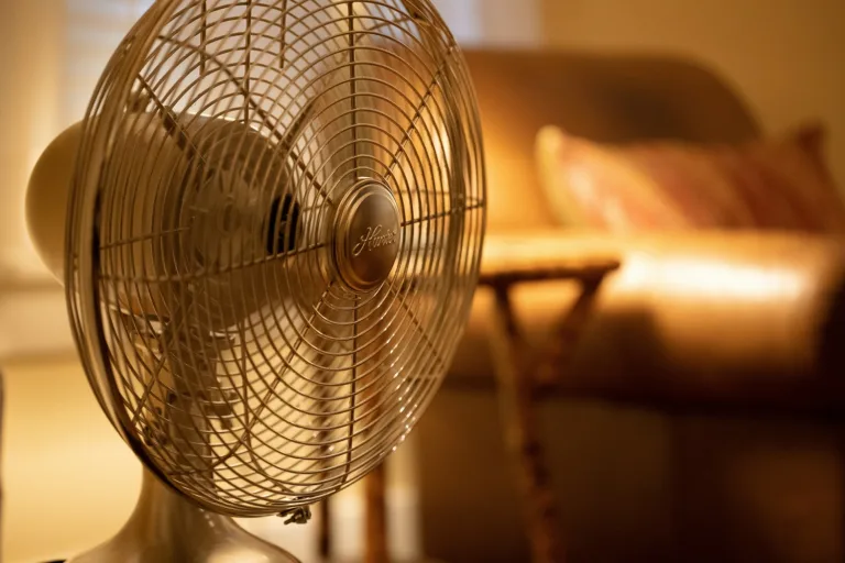 Ανεμιστήρας vs Air condition: Τι καίει περισσότερο ρεύμα;