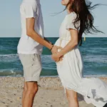 Έγκυος και θάλασσα: Τι πρέπει οπωσδήποτε να ξέρεις πριν πας για μπάνιο!