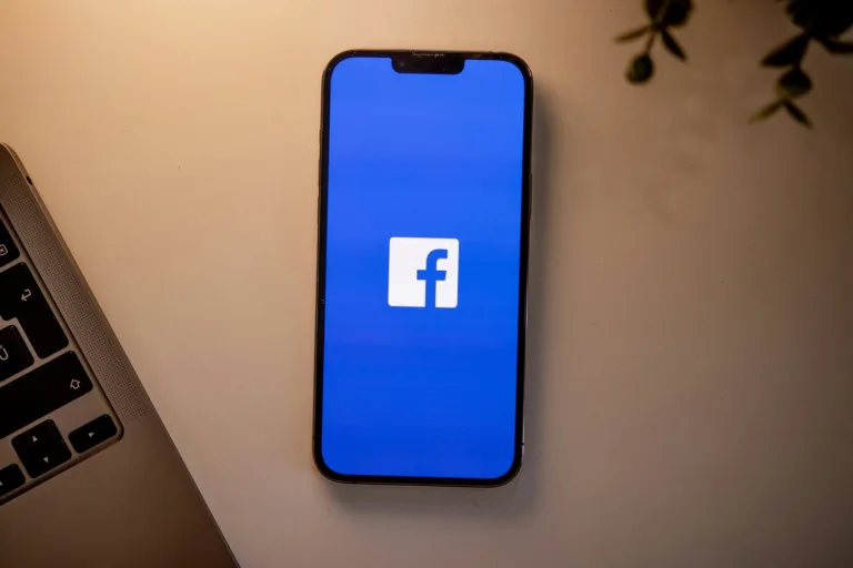 Το Facebook θα χρησιμοποιεί τα posts σου για AI – Πώς να πεις «όχι» πριν να είναι αργά