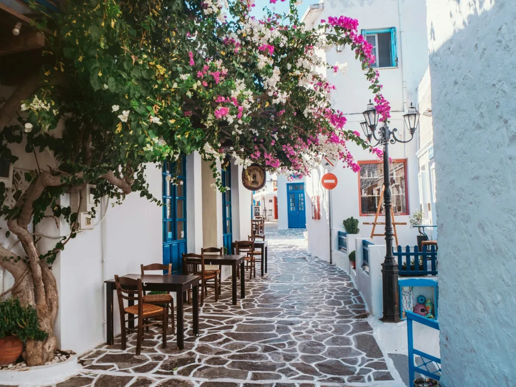 «Μπλόκο» στα νέα Airbnb: Όλες οι αλλαγές, οι ζώνες απαγόρευσης και τα νεόδμητα