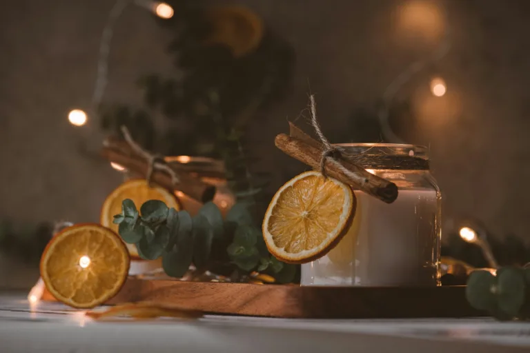 Πώς να φτιάξεις σπιτικά κεριά citronella που θα κλέψουν τις εντυπώσεις