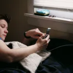 Ξυπνάς κουρασμένος παρότι κοιμήθηκες 8 ώρες; Δες τι κάνεις λάθος πριν τον ύπνο