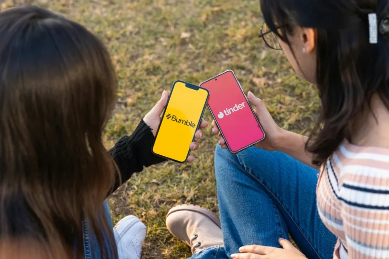 Dating apps: Πώς οι εφαρμογές γνωριμιών προκαλούν εθισμό (και τι να κάνεις)