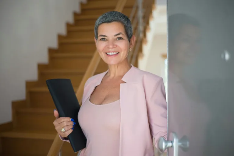 Γκρίζα Μαλλιά: Μπορεί να επανέλθει το φυσικό μας χρώμα;