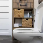 Πώς θα εξαφανίσεις τους λεκέδες από το καπάκι της τουαλέτας με 2 απλά υλικά