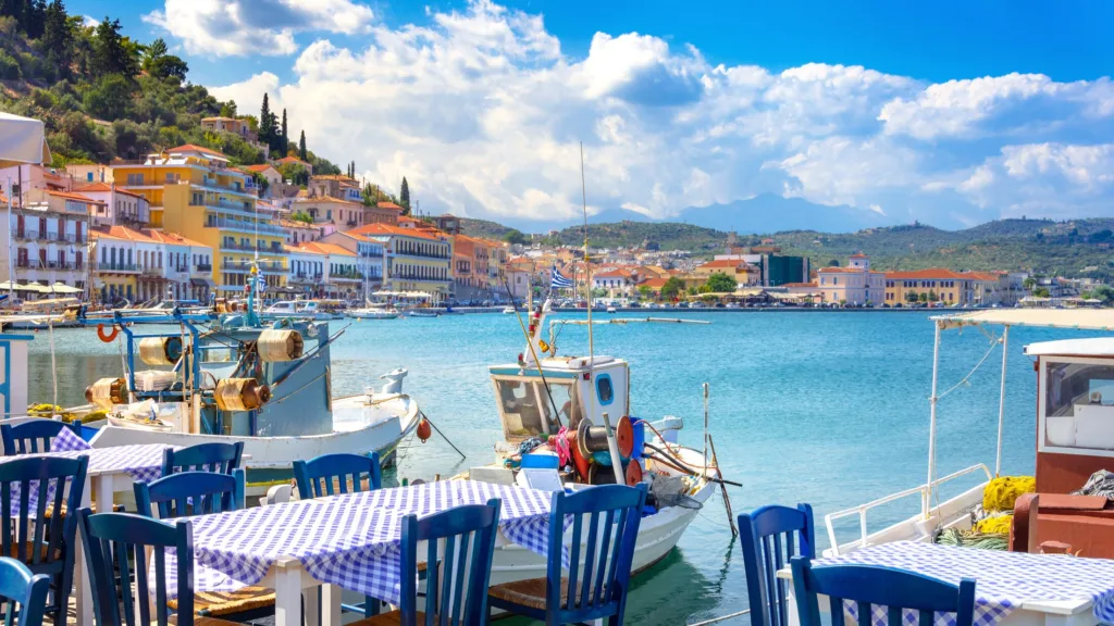Πώς να κλείσεις φθηνές διακοπές τον Αύγουστο (ακόμα και τελευταία στιγμή)