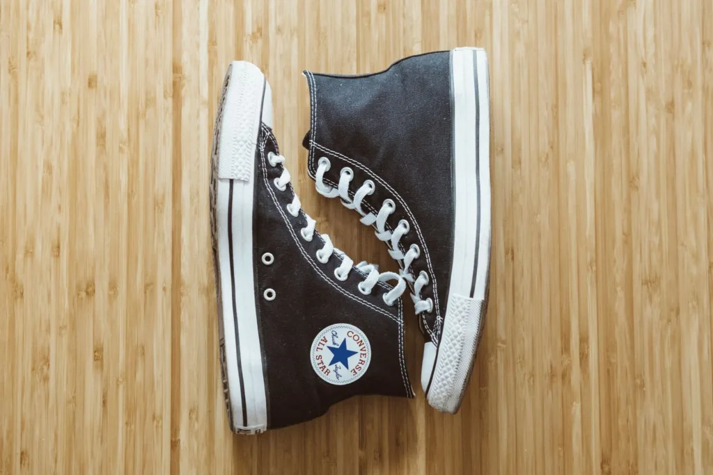 Πώς να καθαρίσετε τα Converse παπούτσια σας