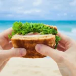 Πώς να αποθηκεύετε τα τρόφιμα το καλοκαίρι – Ποια «μισούν» τη μεμβράνη και γιατί