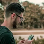 Πώς να σταματήσεις το doomscrolling – Το απλό trick που πραγματικά δουλεύει