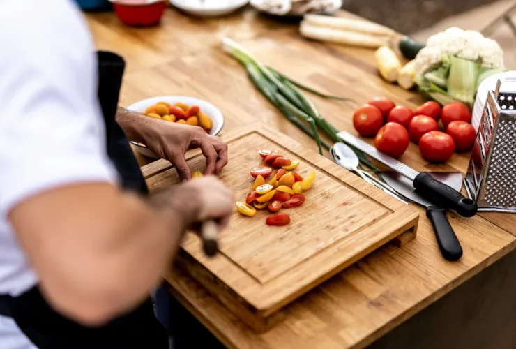 Σε παρακολουθεί το air fryer; Η αλήθεια πίσω από τη «συνωμοσία» της κουζίνας