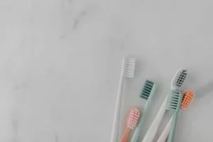 Κάθε πότε πρέπει να αλλάζουμε οδοντόβουρτσα – και γιατί δεν πρέπει να το αμελούμε