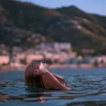 Πώς να ξεβουλώσεις το αυτί μετά τη θάλασσα χωρίς να το τραυματίσεις