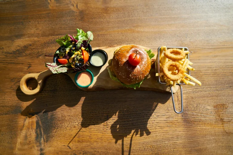 Σουβλάκι, burger ή πίτσα; Ποιο fast food έχει τις λιγότερες θερμίδες;