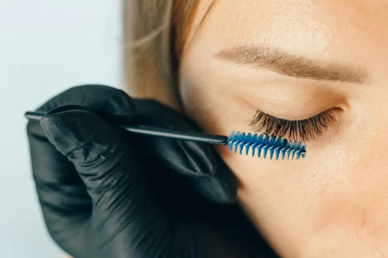Πώς να κάνεις μόνη σου lash lift στο σπίτι βήμα βήμα