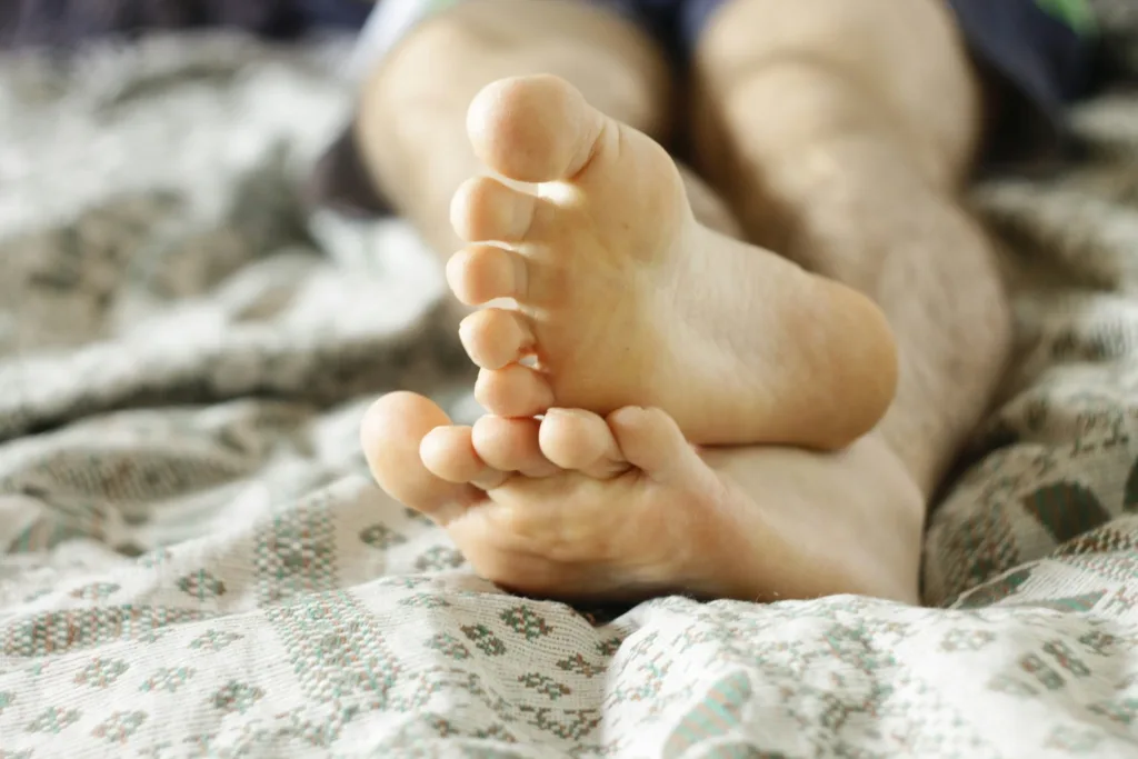 Τι σημαίνει αν έχεις κράμπες το βράδυ – Πότε είναι αθώες και πότε όχι;