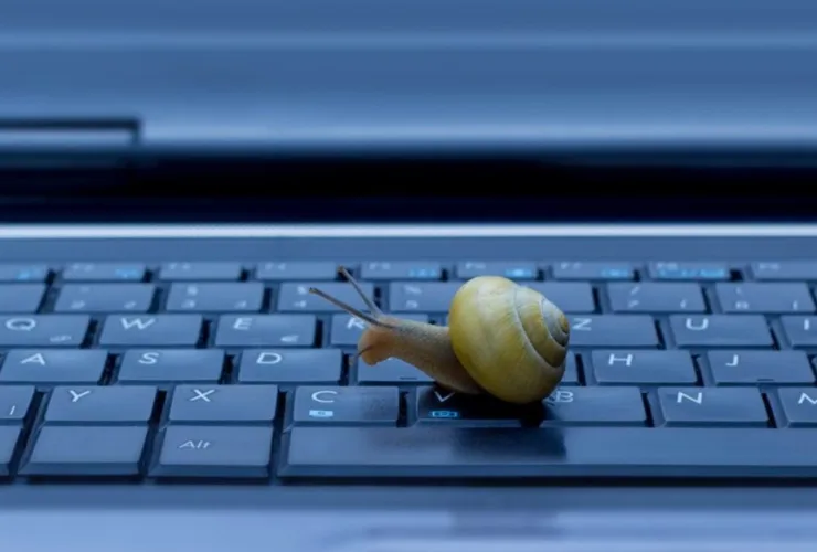 Κολλάει ο υπολογιστής σας; Πώς θα τον κάνετε να «πετάει» με 5 απλές κινήσεις