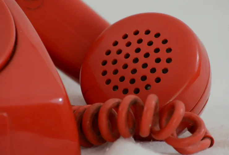 Πώς να επικοινωνήσεις με τον ΔΕΔΔΗΕ, τη ΔΕΥΑ ή την ΕΥΔΑΠ – Όλα τα τηλέφωνα εξυπηρέτησης πολιτών