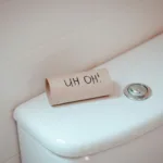 Ποια λάθος συνήθεια στην τουαλέτα σου χαλάει την πλάτη – Το κάνουν όλοι, αλλά δεν το λέει κανείς