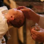 Τι χρειάζεται να ετοιμάσει ο νονός/η νονά για τη βάπτιση – Η απόλυτη checklist