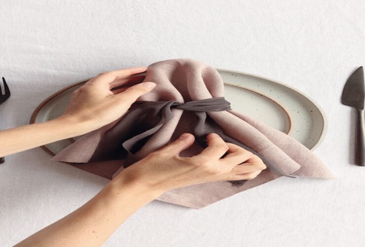 Το trick των 30 δευτερολέπτων που απογειώνει κάθε τραπέζι – Μόνο με μια πετσέτα