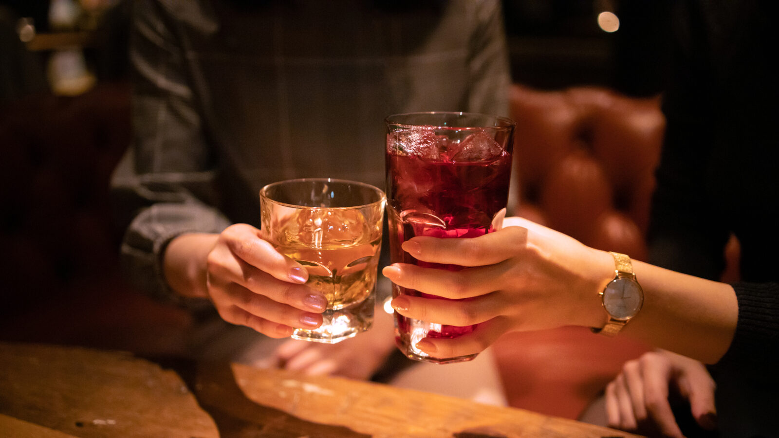 Πώς θα καταλάβεις αν έχεις αλλεργία στο αλκοόλ – Τα ύπουλα σημάδια που αγνοούμε