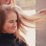 Βαμμένα μαλλιά: Το μυστικό hack για διάρκεια στο χρώμα – Το κάνουν όλες οι hair experts