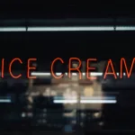 Το πιο εύκολο παγωτό σάντουιτς που θα φτιάξεις φέτος – Μόνο με 5 υλικά και χωρίς παγωτομηχανή!