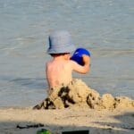 Παραλία και άμμος: 4 κίνδυνοι που δεν φαντάζεσαι και πώς να προστατευτείς