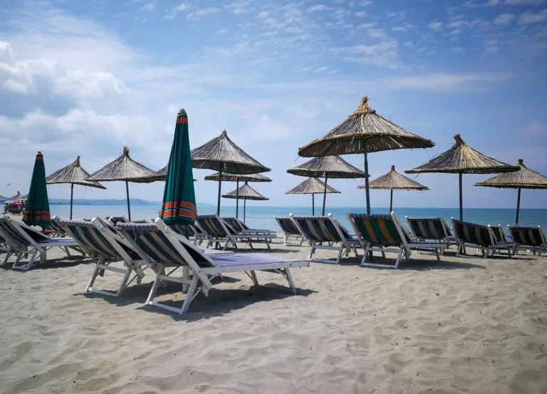 MyCoast: Πώς μπορείτε να κάνετε καταγγελία για τις καταπατήσεις παραλιών