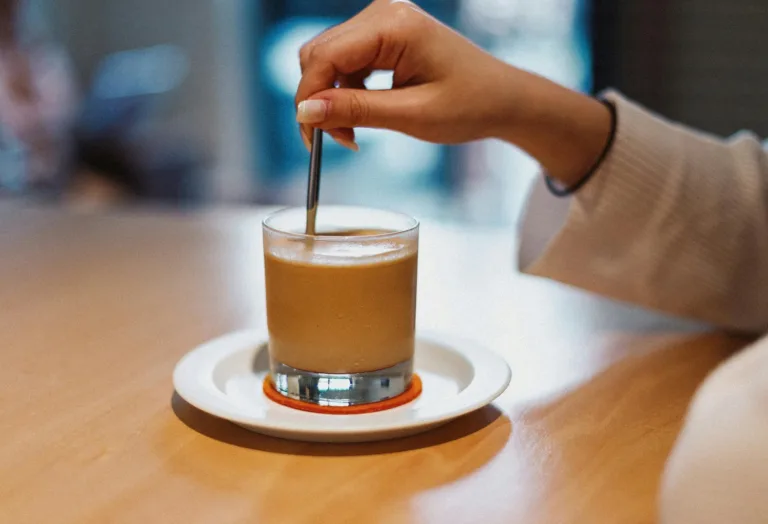 Πώς να φτιάξεις τέλειο freddo espresso χωρίς μηχανή καφέ – Βήμα-βήμα οδηγός
