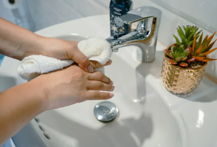 Το DIY scrub που σαρώνει – Πλύνε τα χέρια σου με καφέ και ζάχαρη και σώσε το δέρμα σου