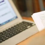 Πώς τα social media σε πείθουν ότι είσαι ο νέος Γουόρεν Μπάφετ — μέχρι να χάσεις τα λεφτά σου