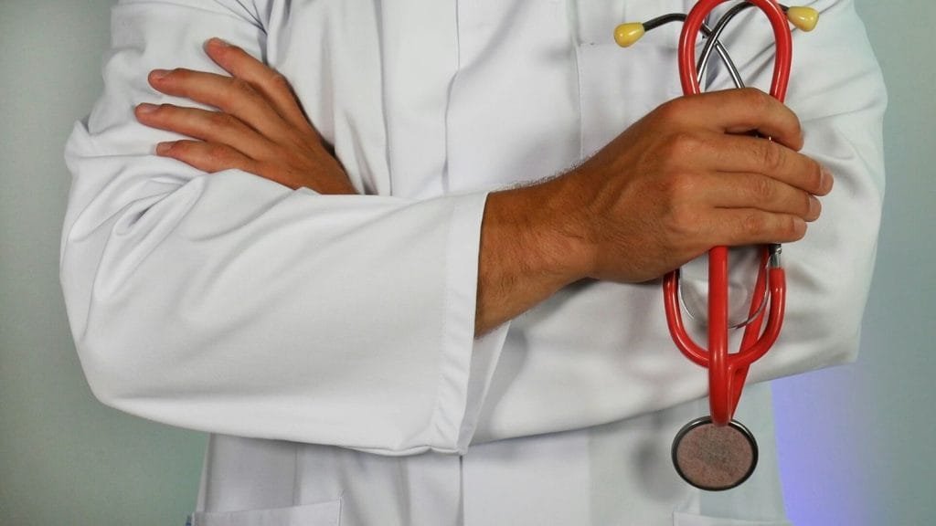 Βρετανία: Επιζών από καρκίνο έλαβε τεχνητή γλώσσα για πρώτη φορά στο NHS