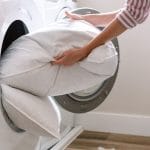 Πλένεις τα μαξιλάρια στο πλυντήριο; Ναι - αλλά όχι όλα!