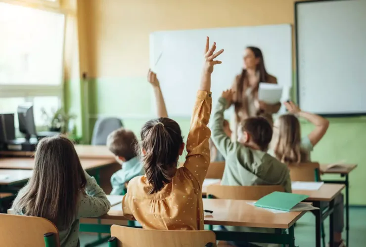 Πότε ανοίγουν τα σχολεία