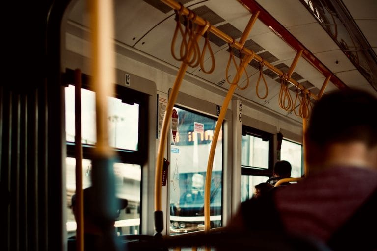 Χριστούγεννα 2025: Πώς θα κινηθούν μετρό, λεωφορεία και τραμ