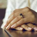 7 tips για μανικιούρ που δεν χαλάει στις διακοπές