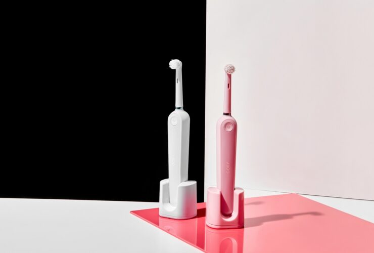 Πώς να καθαρίζεις σωστά την ηλεκτρική οδοντόβουρτσα – Η ρουτίνα που δεν ήξερες