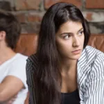 Αυτισμός: Υπάρχει περίπτωση να ανήκει στο φάσμα ο σύντροφός σου; 3 ενδείξεις (και τι να κάνεις)