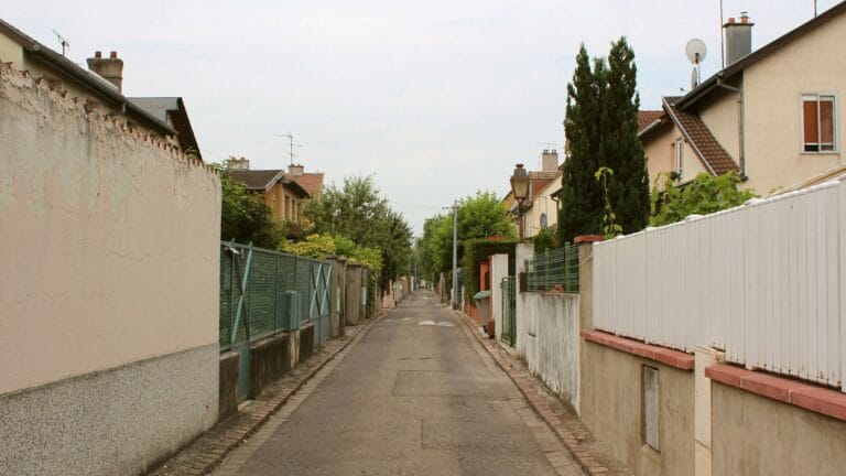 11 ερωτήσεις που πρέπει να κάνετε στους γείτονες πριν μετακομίσετε σε νέο σπίτι