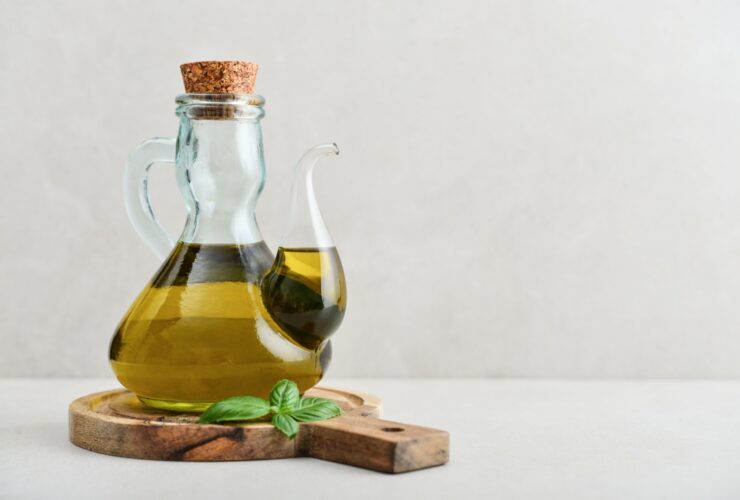 Πώς θα ξεχωρίσεις το καλό ελαιόλαδο: Τι να κοιτάς στην ετικέτα και πώς το δοκιμάζεις στο σπίτι